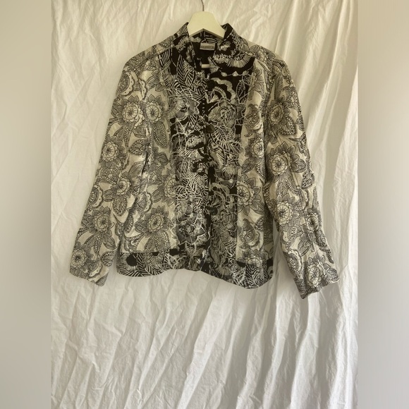 Chicos Jacket Black White Floral Kimono Jacket Silk Linen blend Size 2 / Medium - Picture 2 of 13